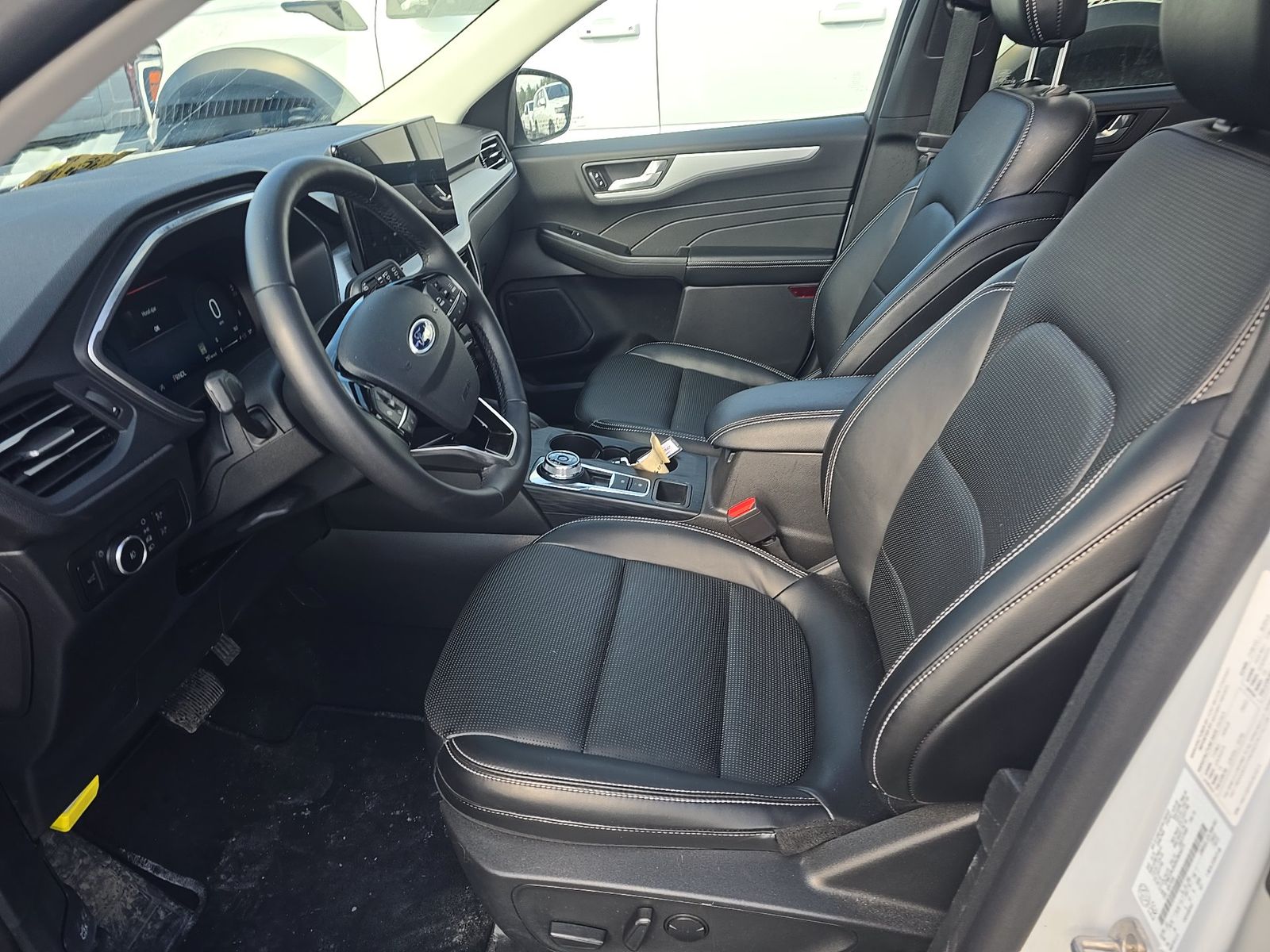 FORD ESCAPE - 8