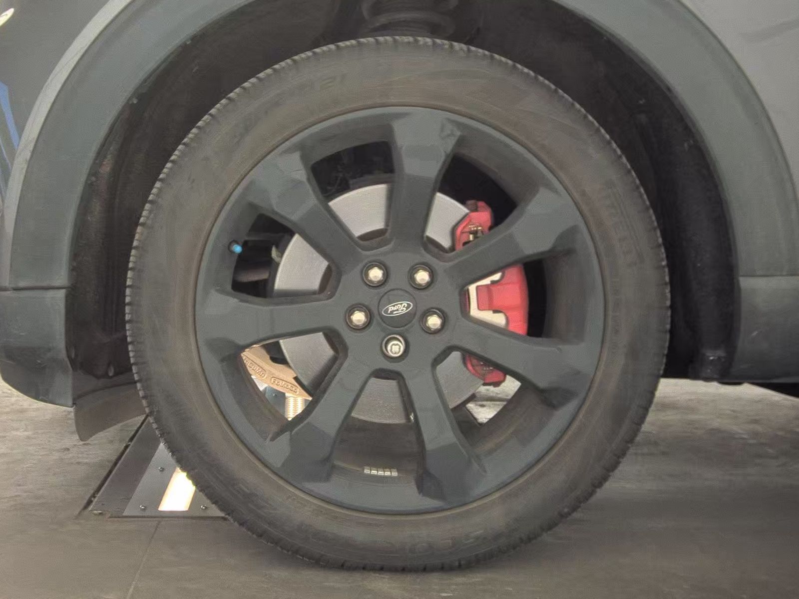 FORD EXPLORER - 10