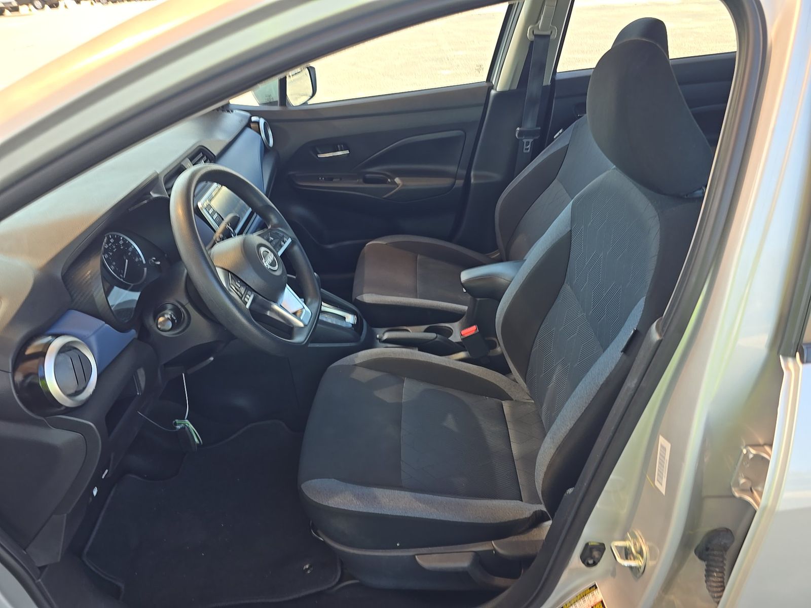 NISSAN VERSA - 8