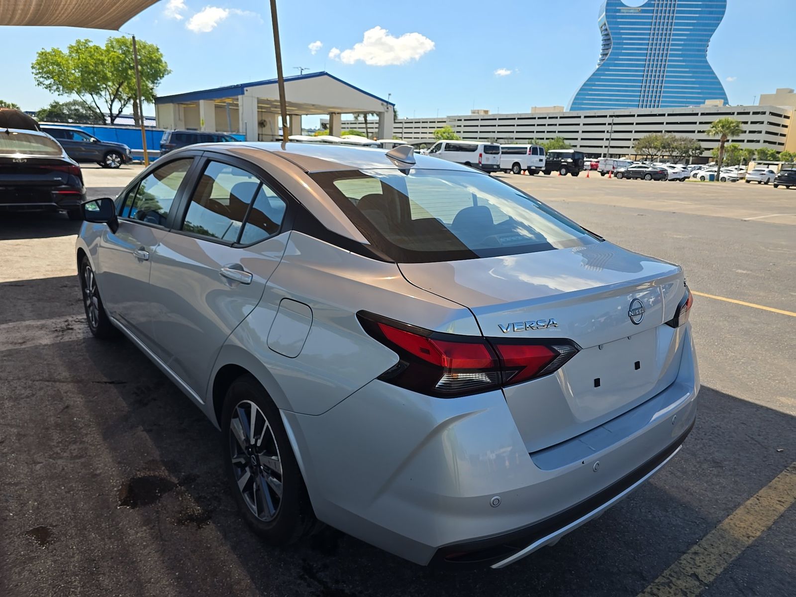 NISSAN VERSA - 7
