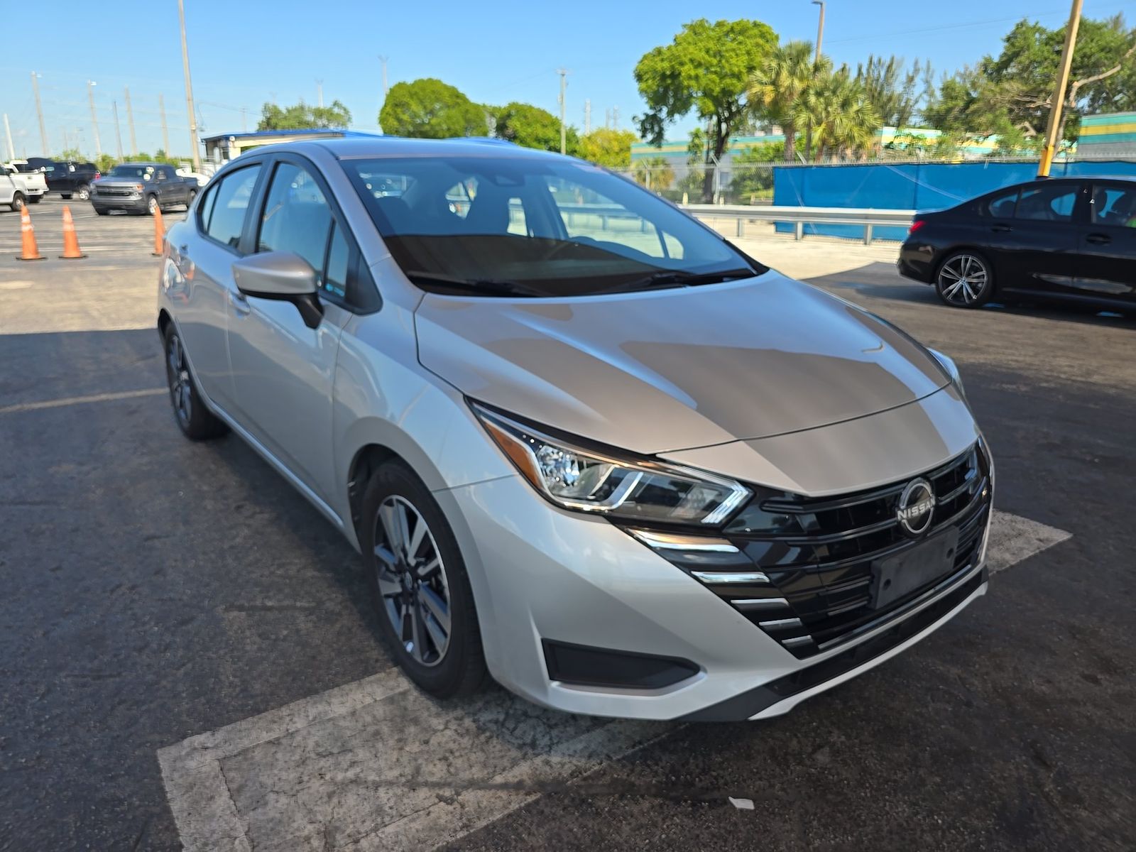 NISSAN VERSA - 4