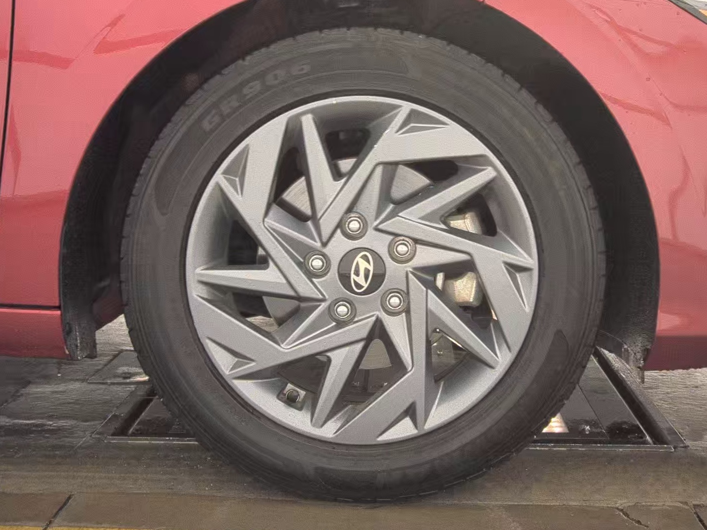 2024 Hyundai Elantra SEL FWD