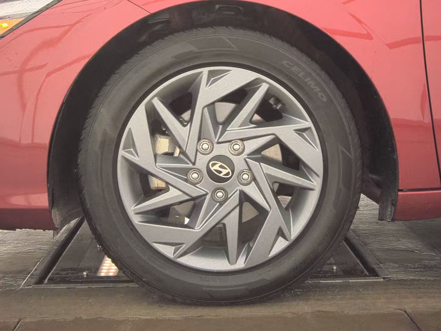 2024 Hyundai Elantra SEL FWD