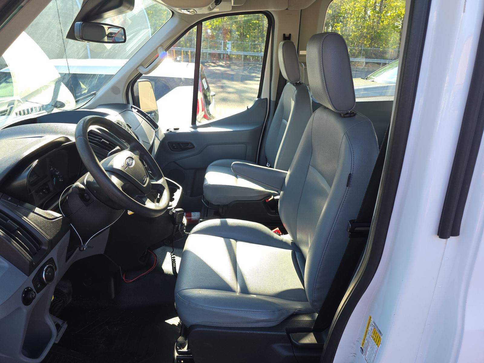 FORD TRANSIT 150 - 8