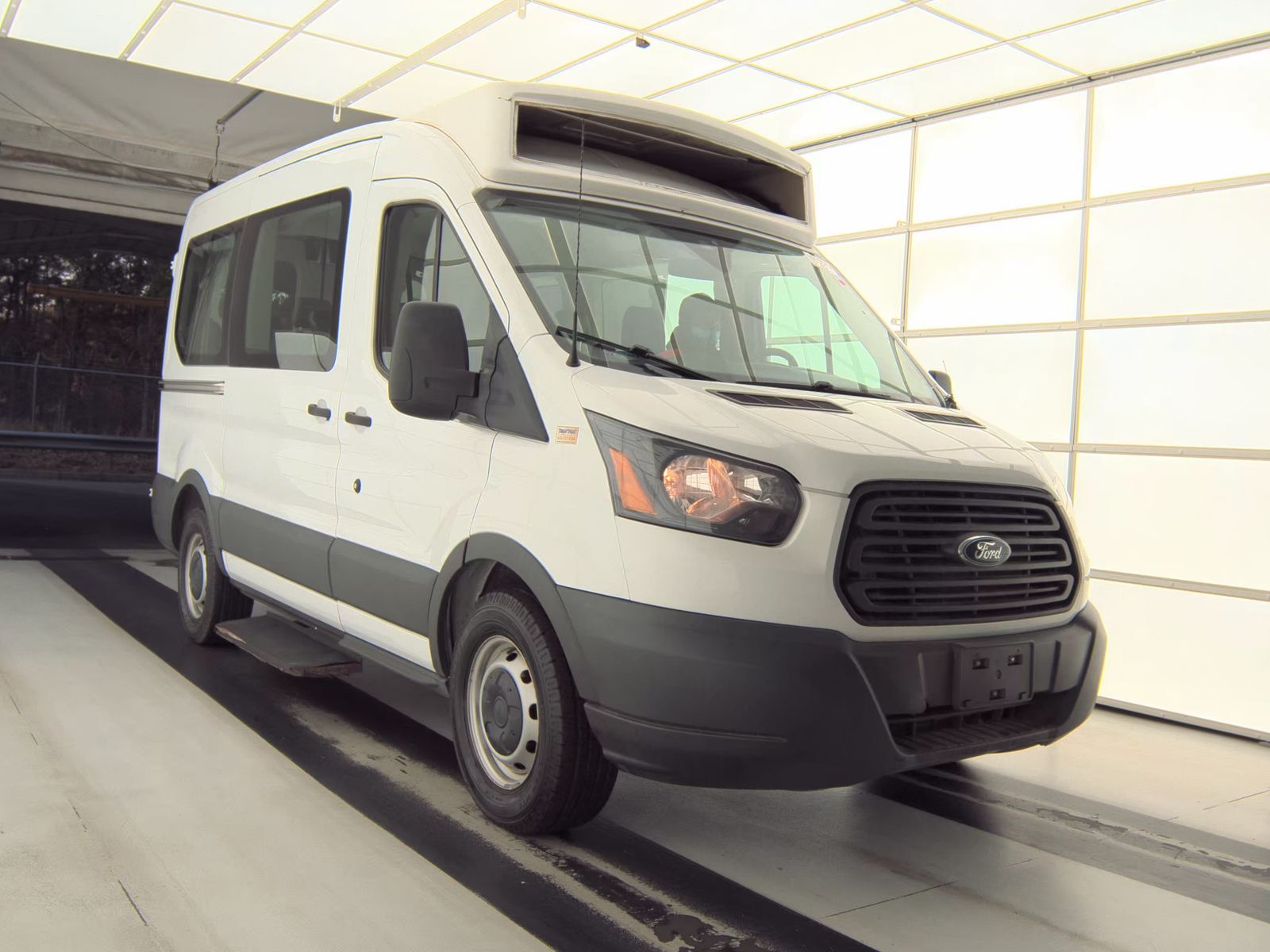 FORD TRANSIT 150 - 4