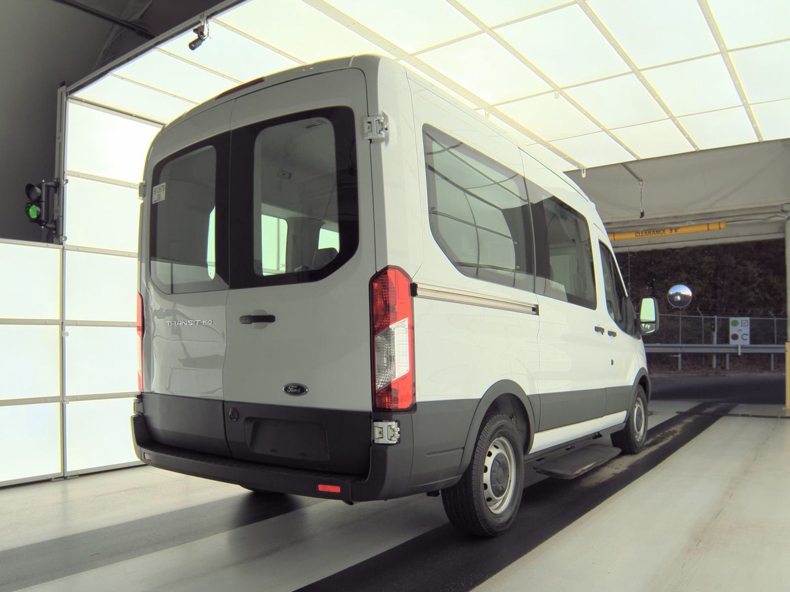 FORD TRANSIT 150 - 5