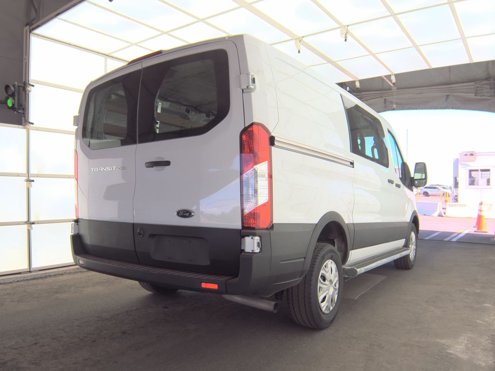 FORD TRANSIT 250 - 5