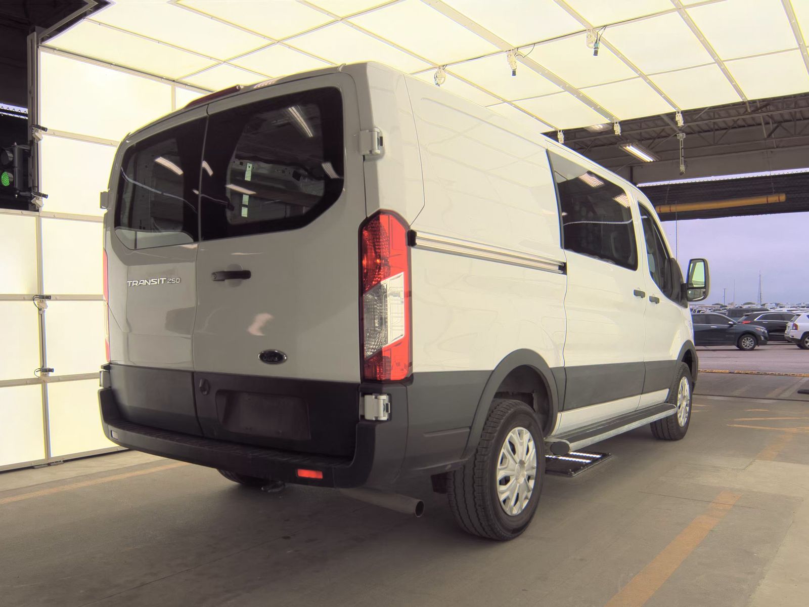 FORD TRANSIT 250 - 5