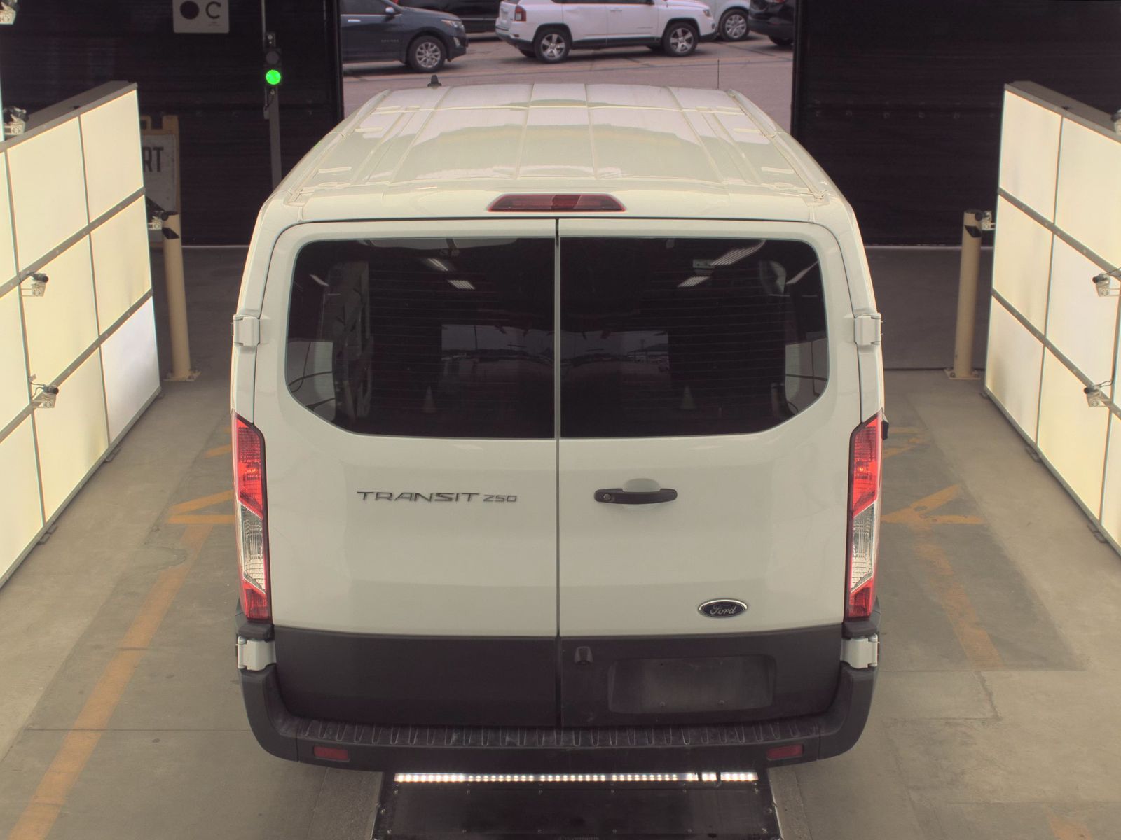 FORD TRANSIT 250 - 6