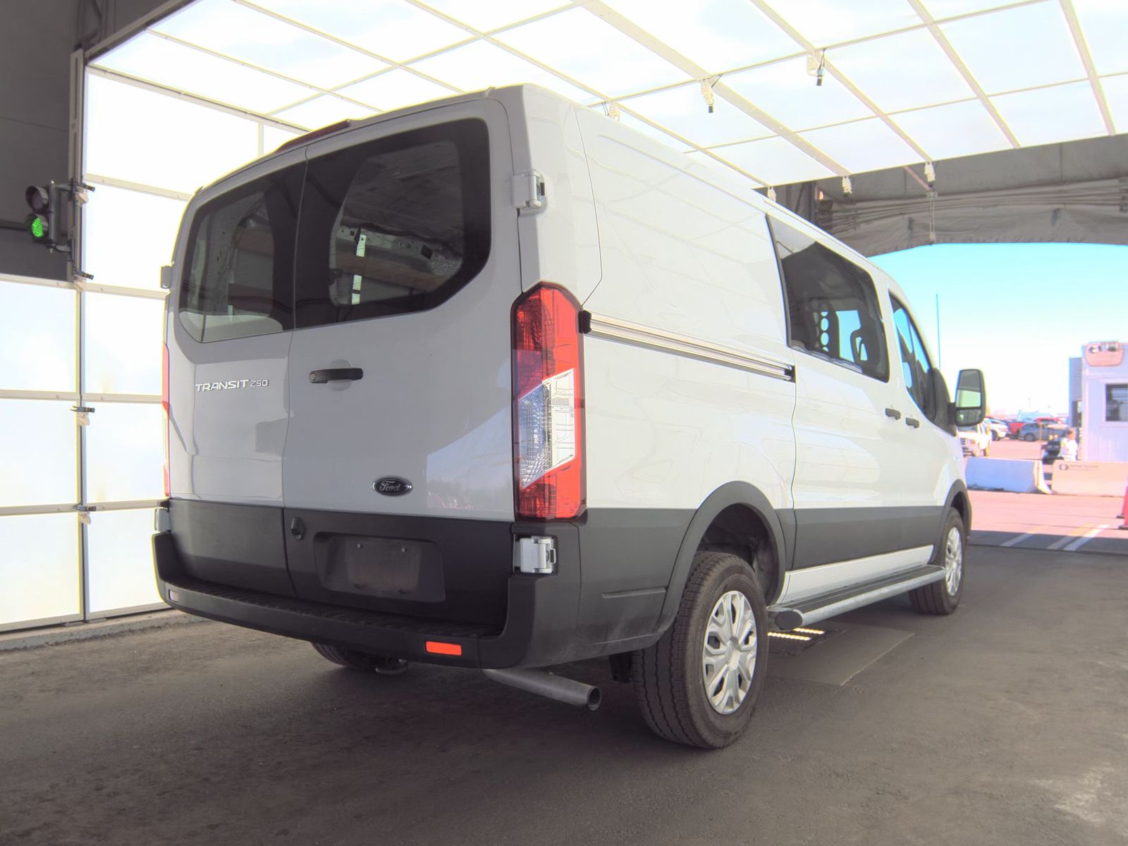 FORD TRANSIT 250 - 5