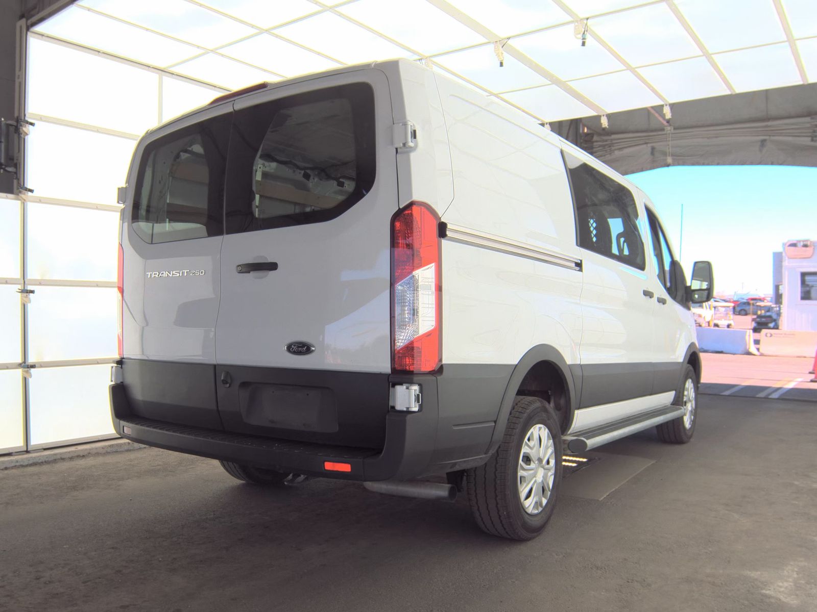 FORD TRANSIT 250 - 5