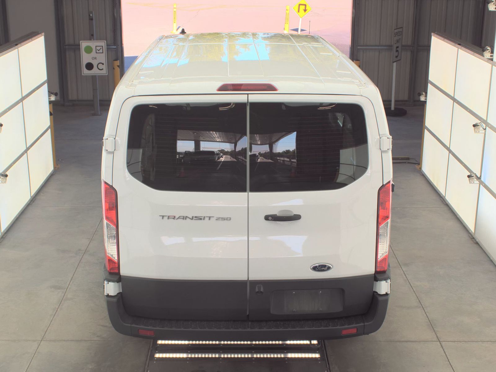 FORD TRANSIT 250 - 6