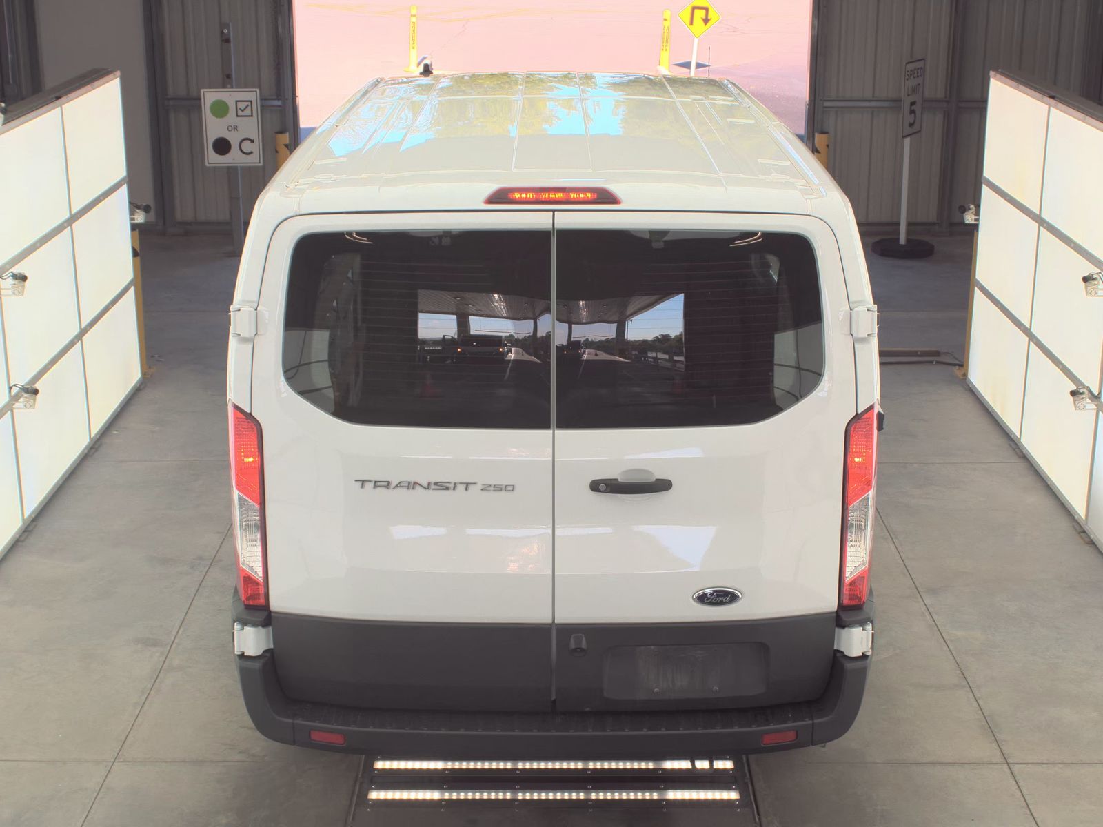 FORD TRANSIT 250 - 6
