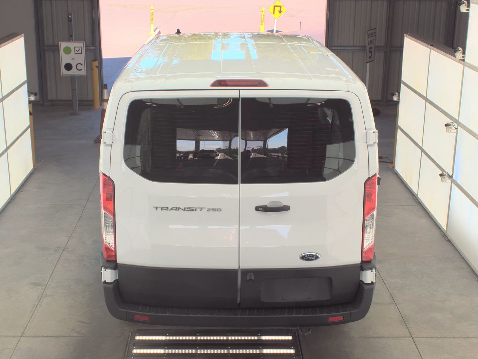 FORD TRANSIT 250 - 6