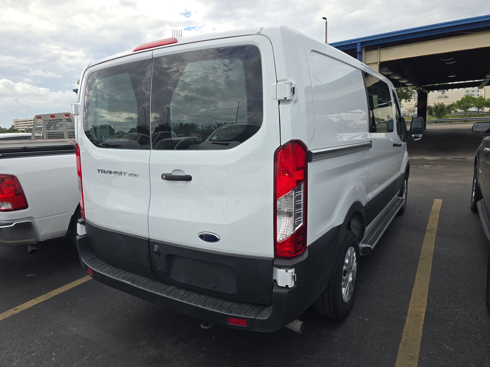 FORD TRANSIT 250 - 5