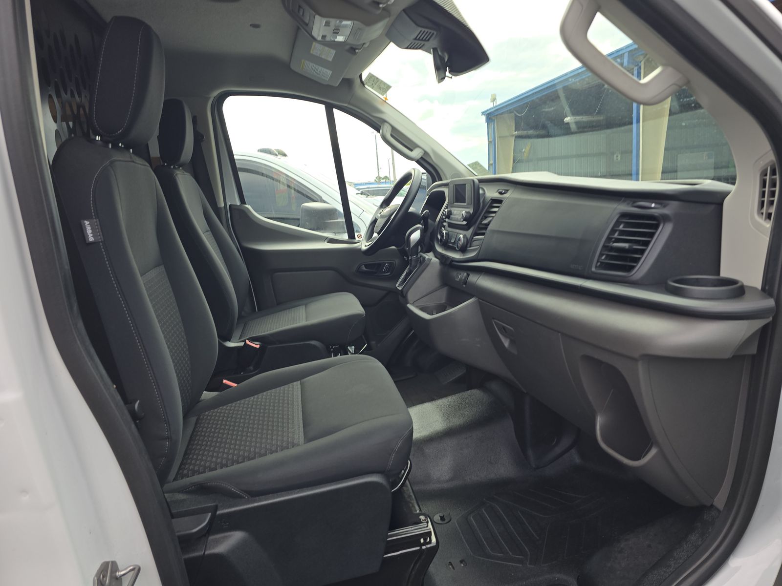 FORD TRANSIT 250 - 9