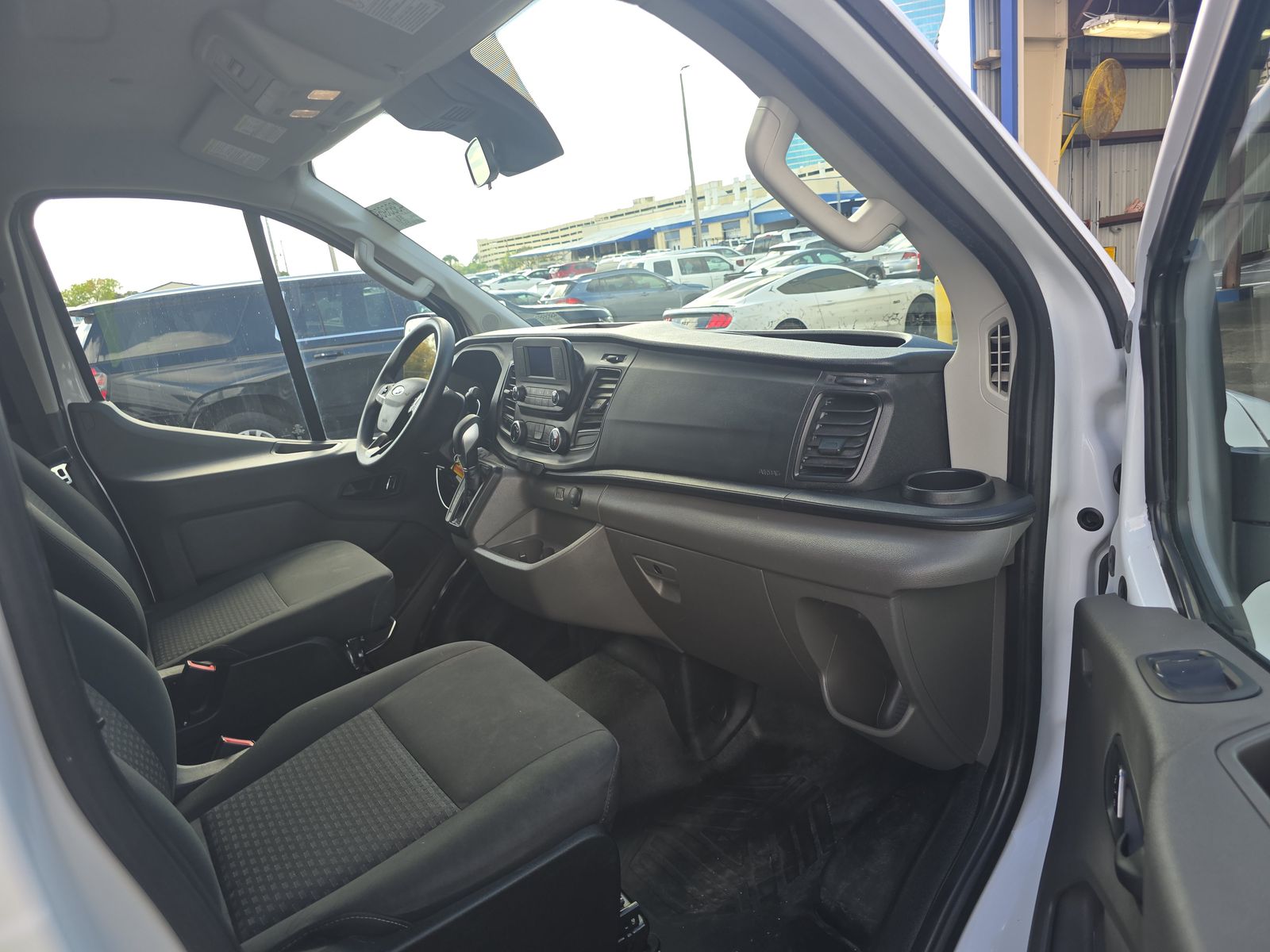 FORD TRANSIT 250 - 9