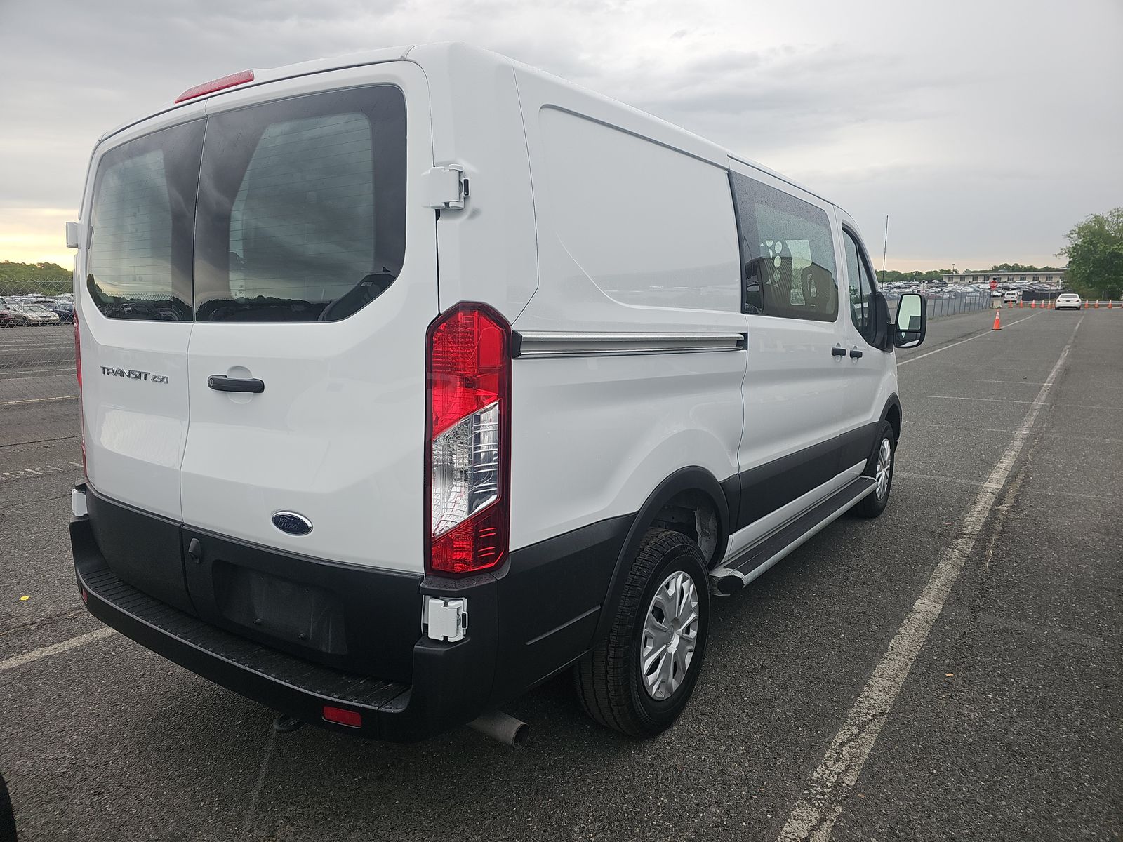 FORD TRANSIT 250 - 5