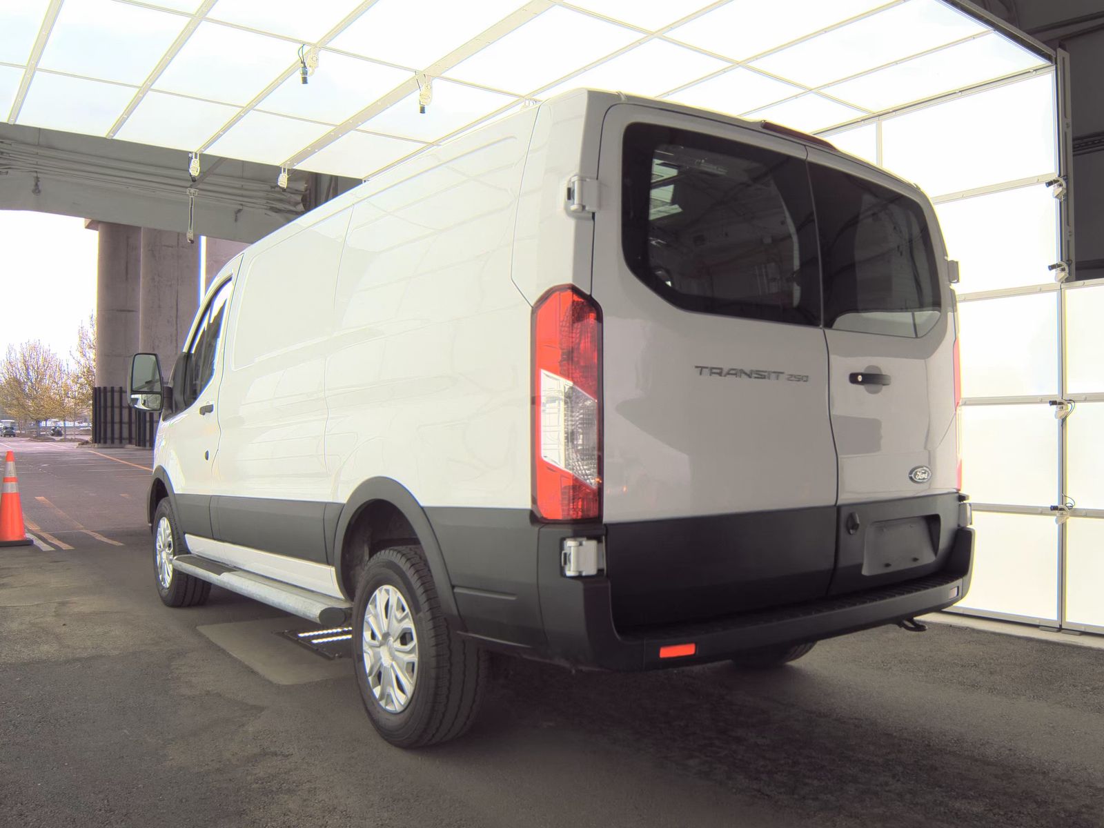FORD TRANSIT 250 - 7