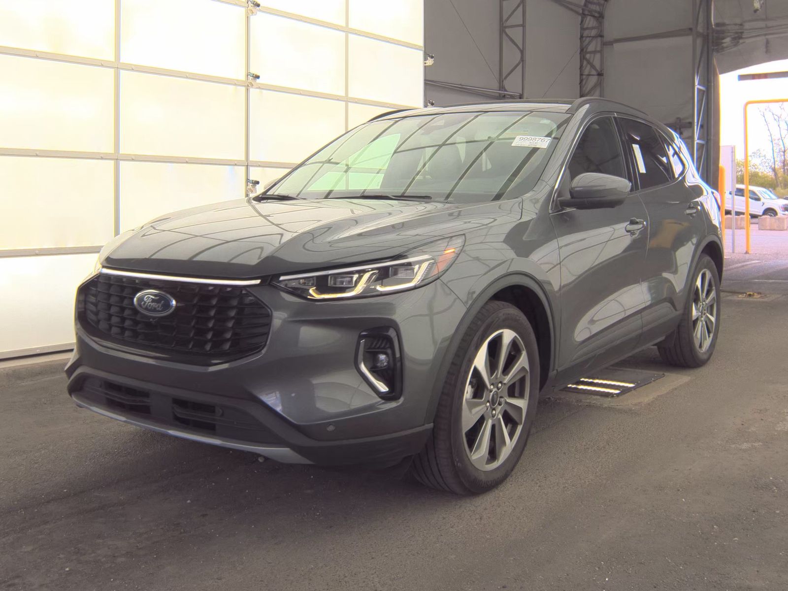 FORD ESCAPE - 1