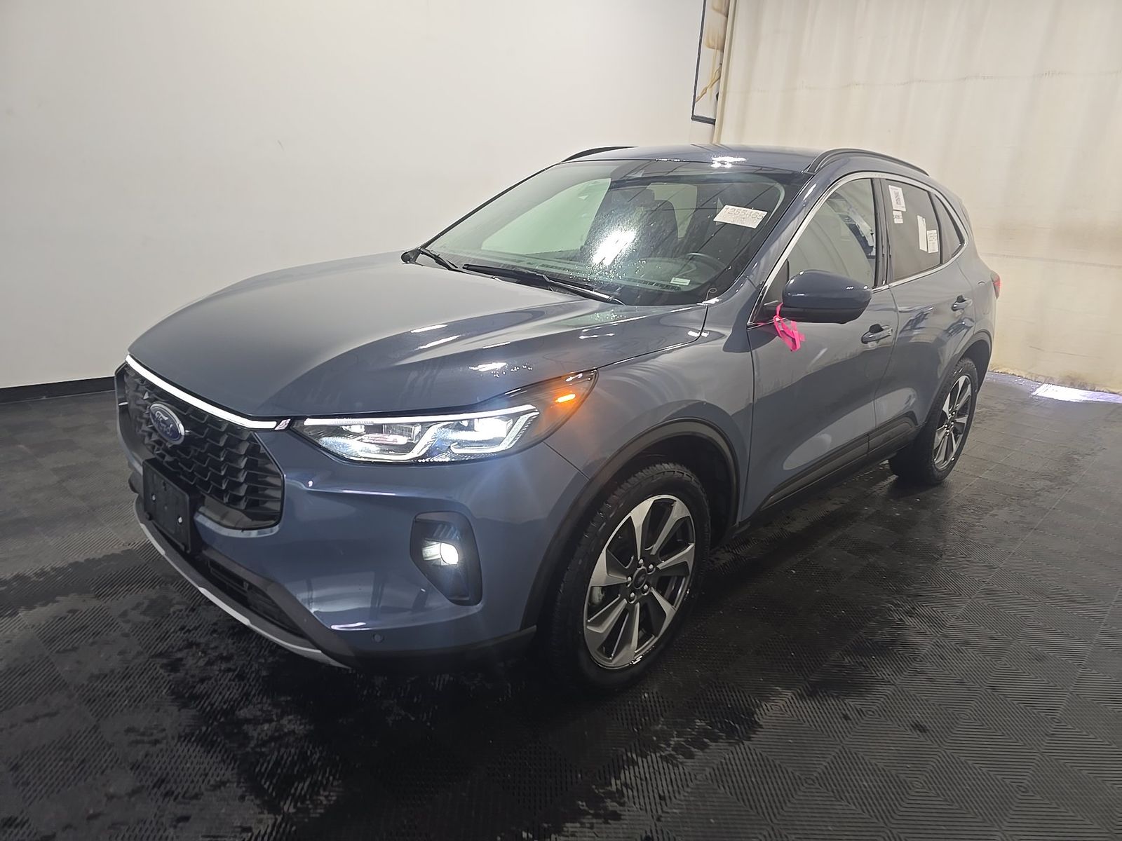 FORD ESCAPE - 1