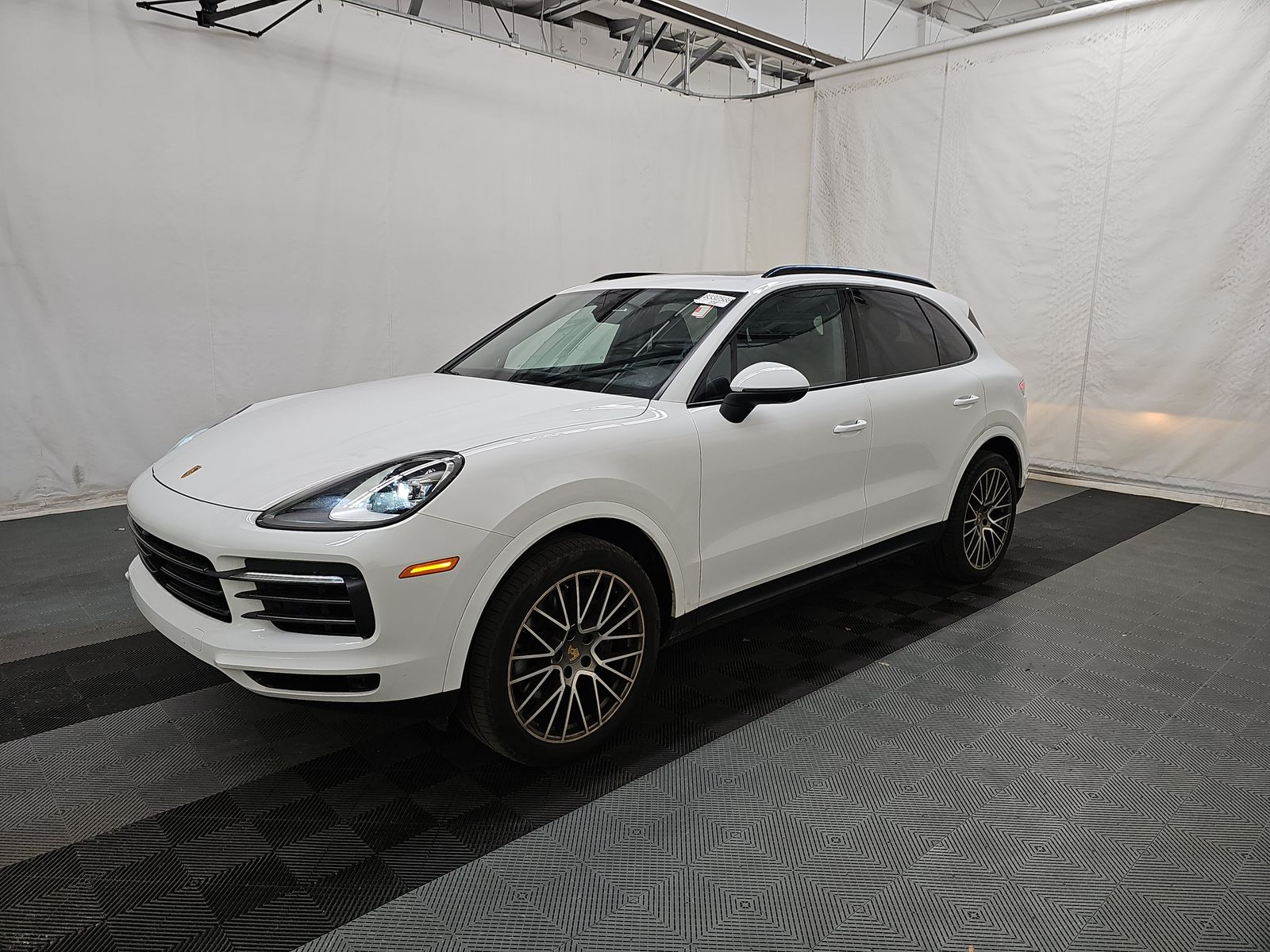 PORSCHE CAYENNE - 1