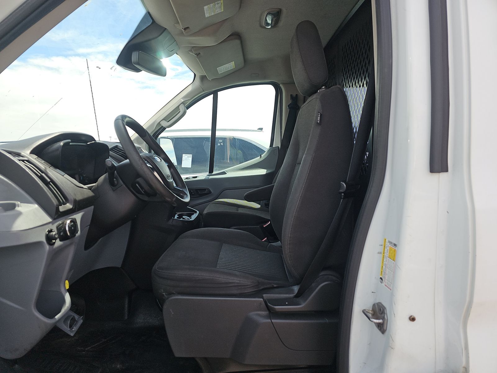 FORD TRANSIT 250 - 8