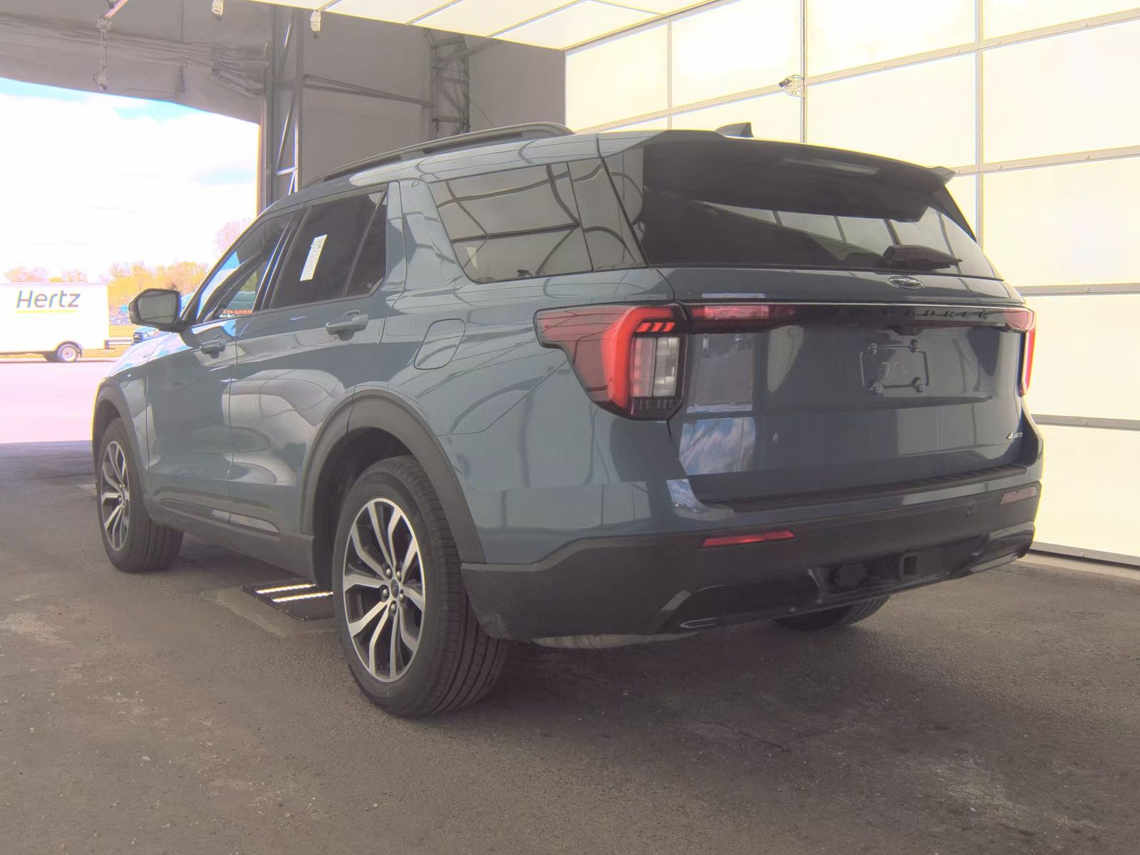 FORD EXPLORER - 9