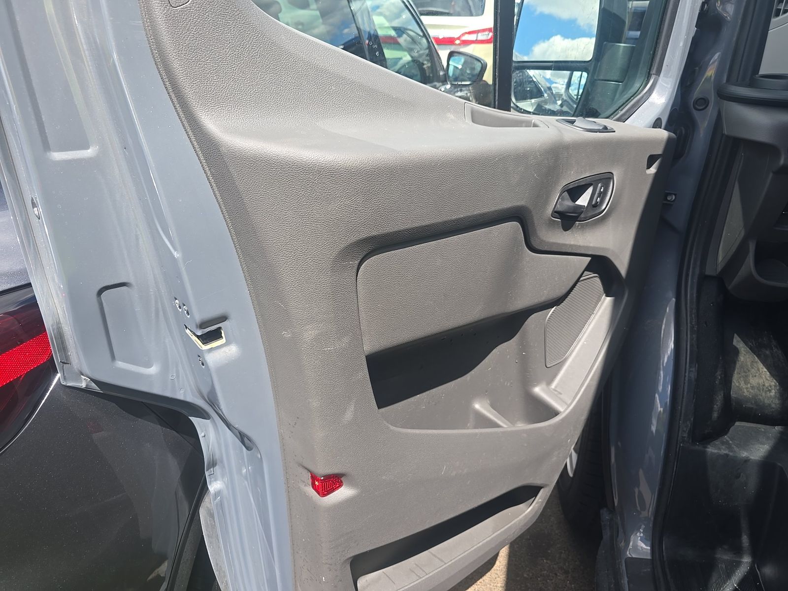 FORD TRANSIT 150 - 4