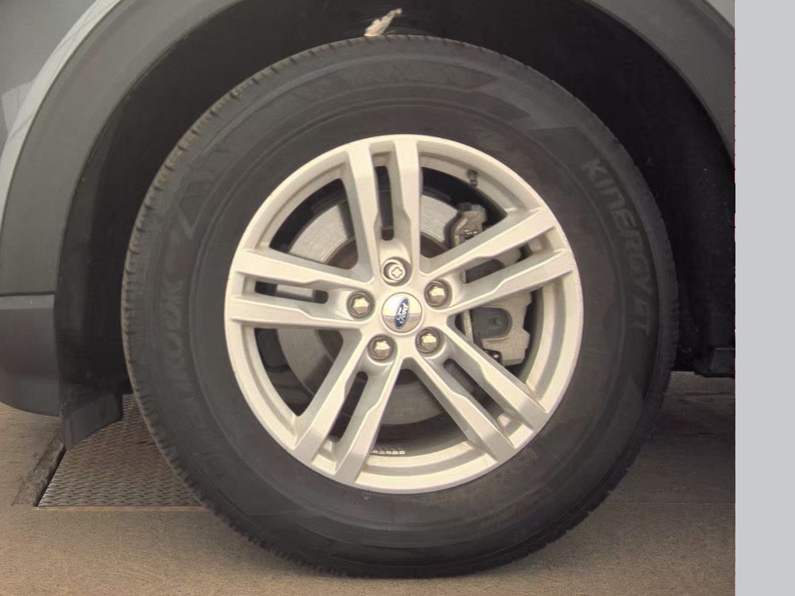 FORD EXPLORER - 10