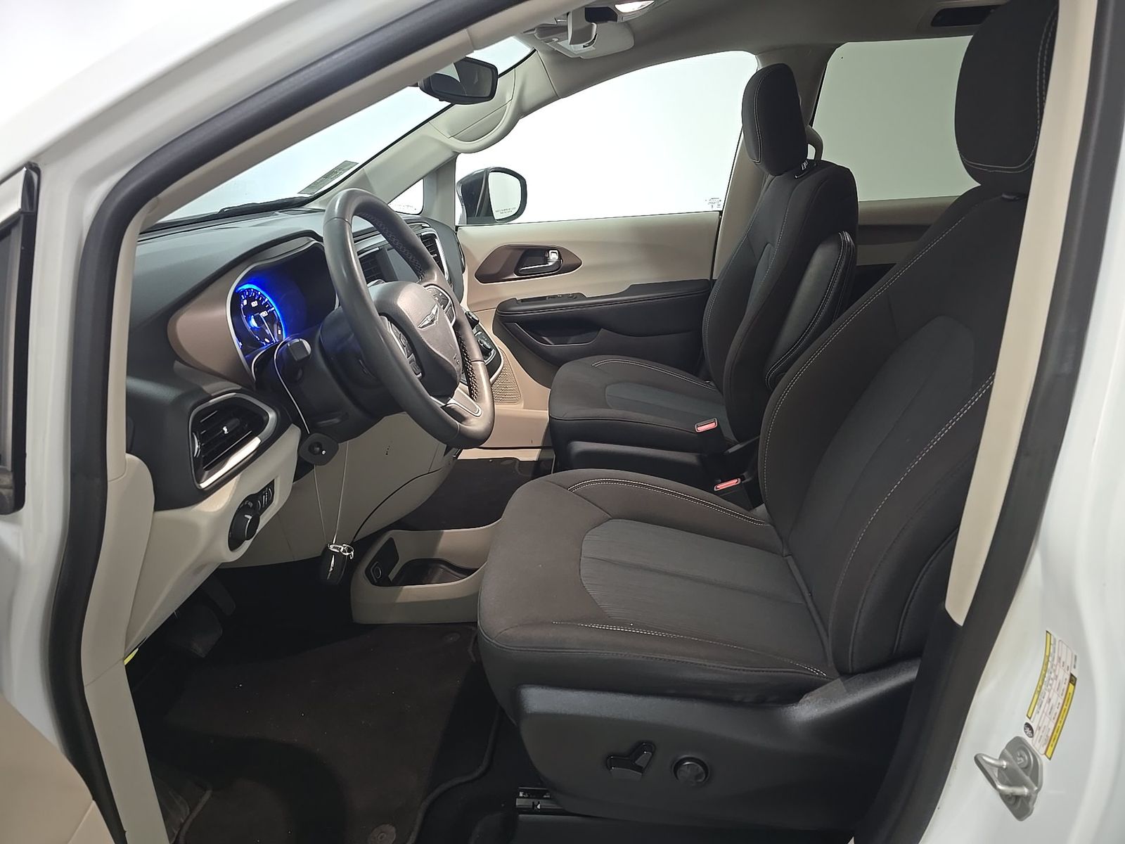 CHRYSLER VOYAGER - 8