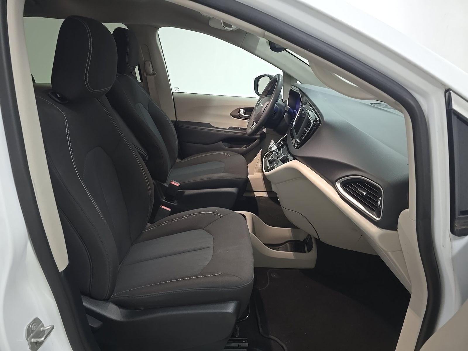 CHRYSLER VOYAGER - 9