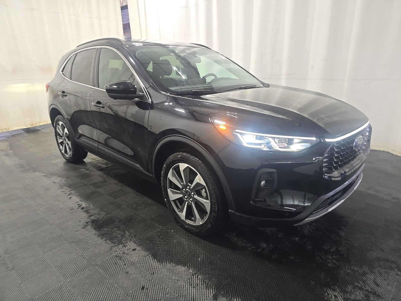 FORD ESCAPE - 4