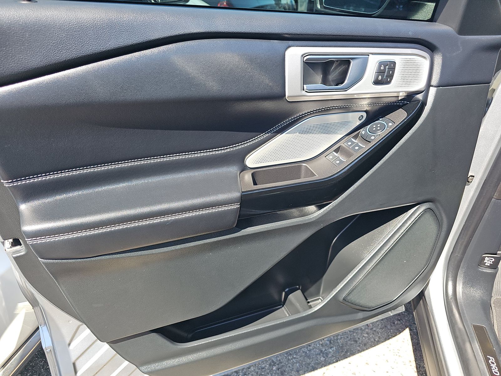 FORD EXPLORER - 10