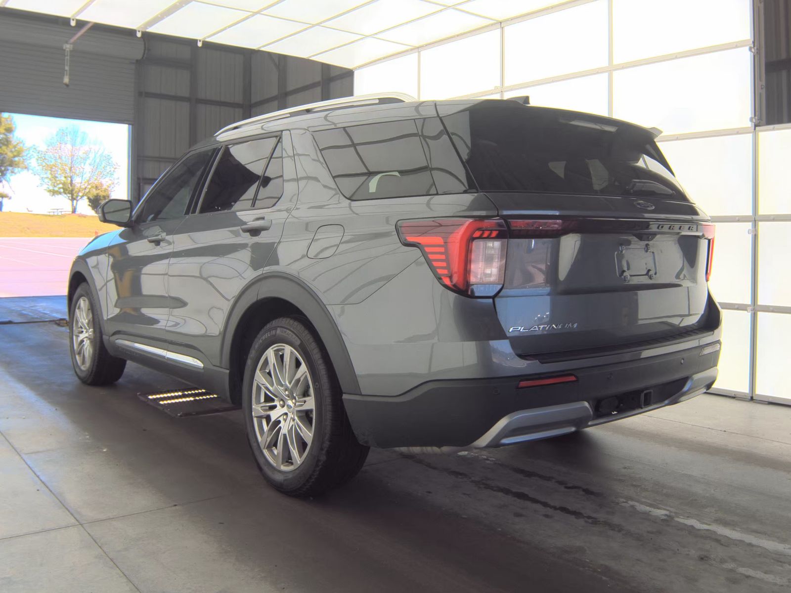 FORD EXPLORER - 9