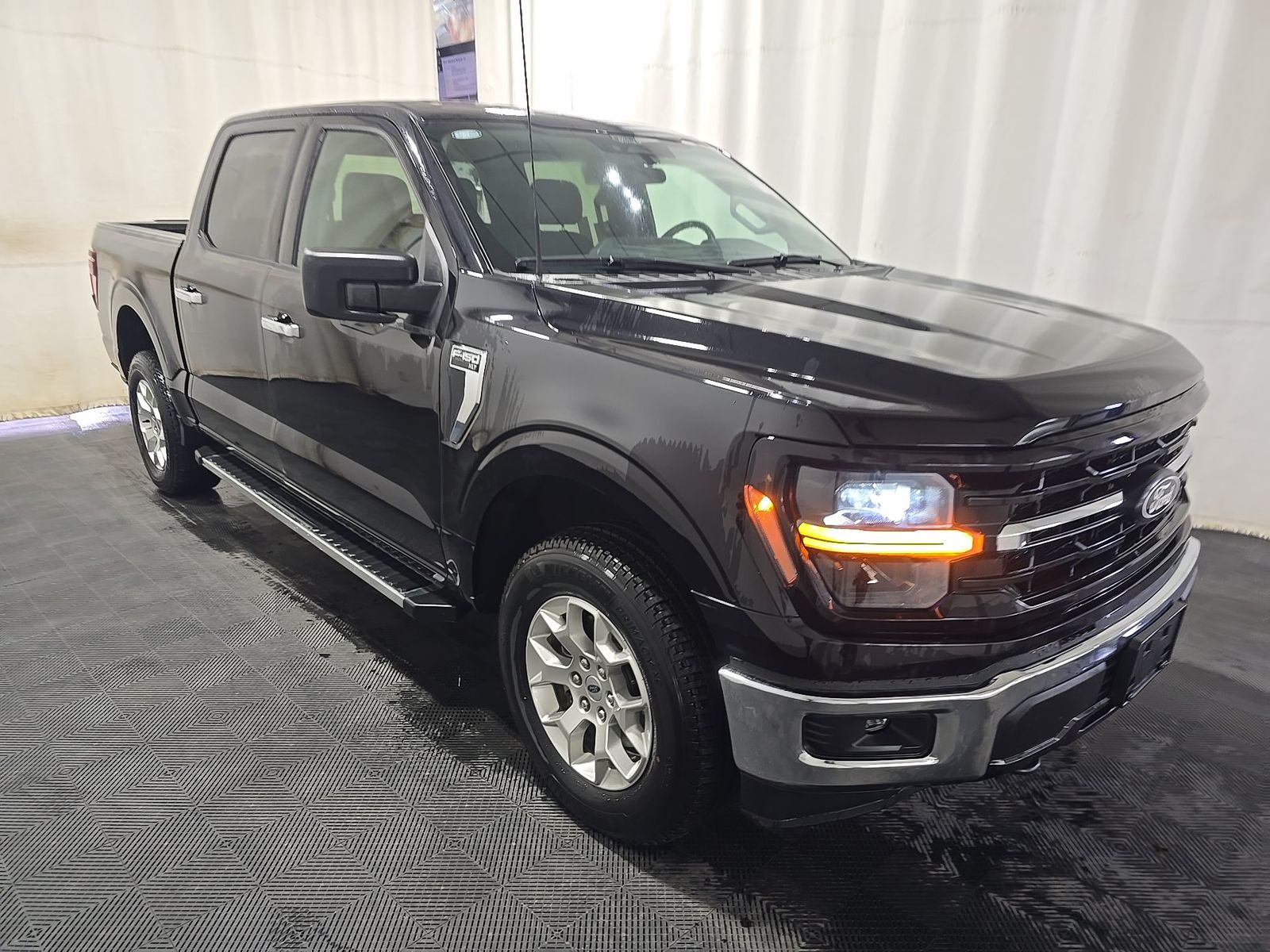 FORD F-150 - 4