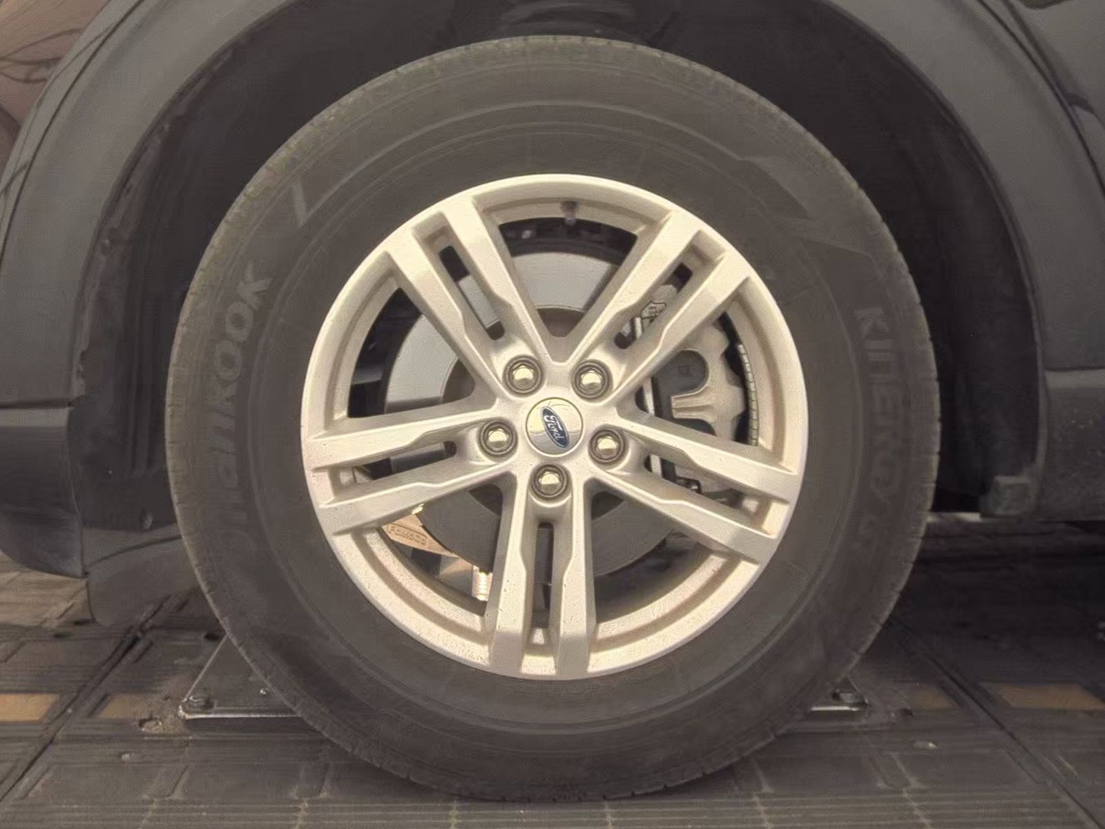 FORD EXPLORER - 10