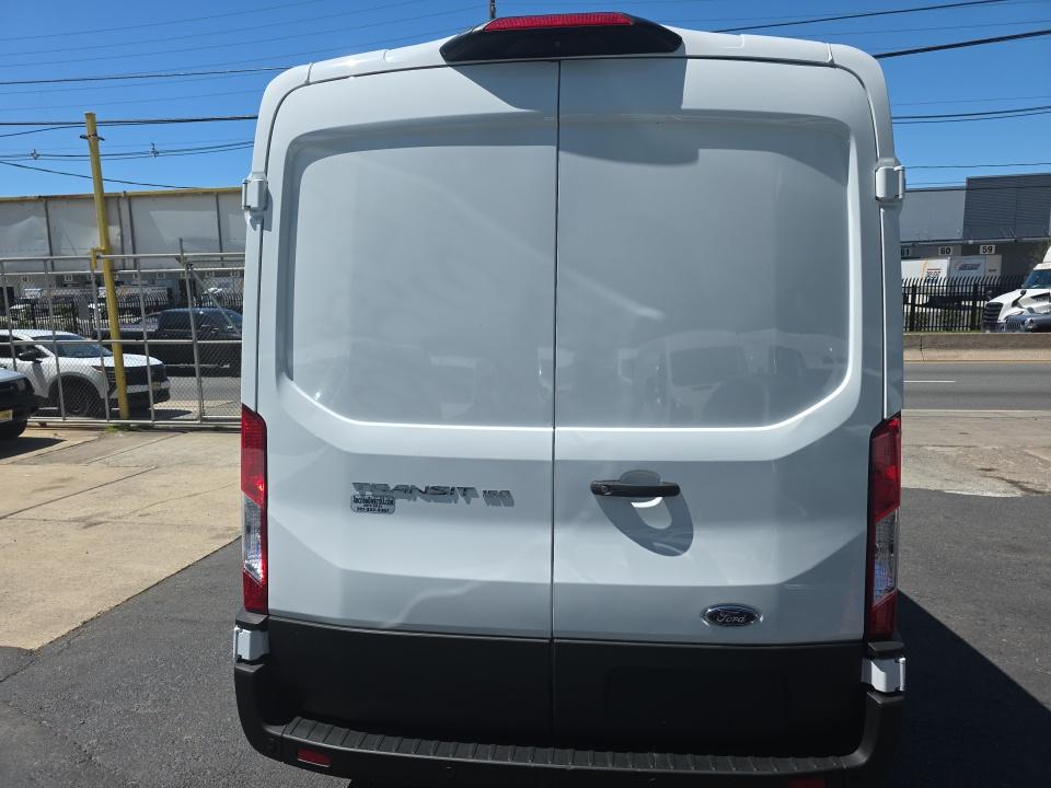 FORD TRANSIT 150 - 6