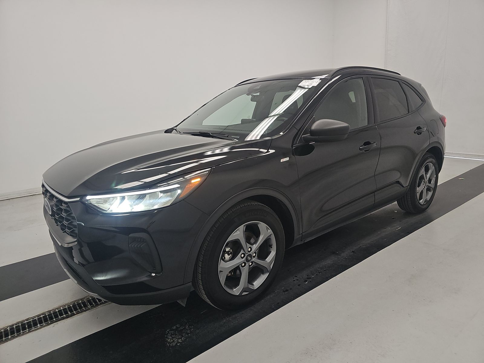 FORD ESCAPE - 1