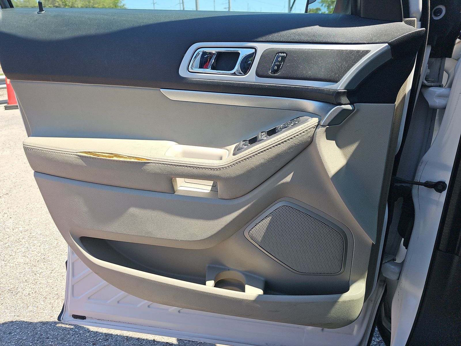 FORD EXPLORER - 4