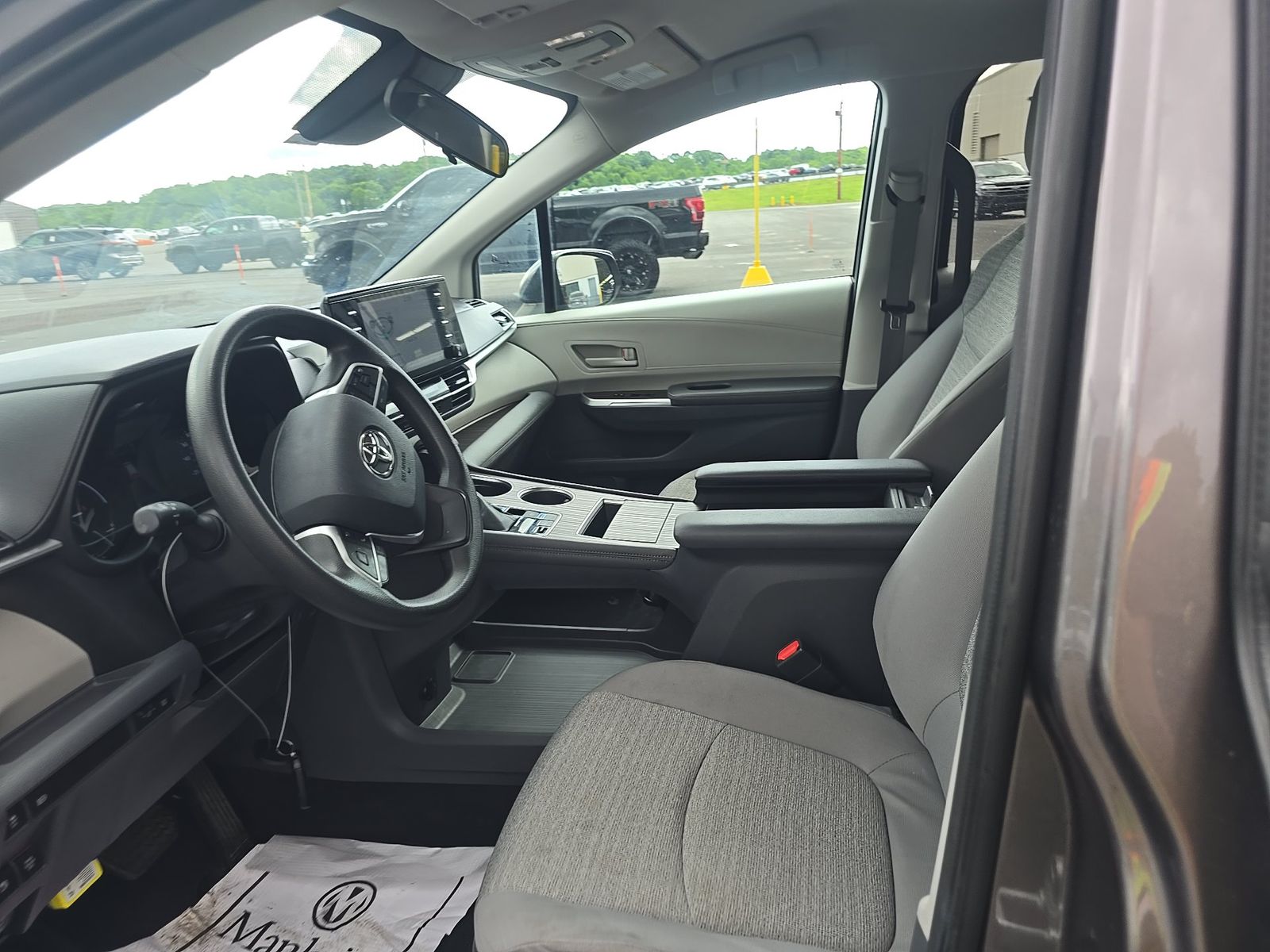 2021 Toyota Sienna LE photo 13