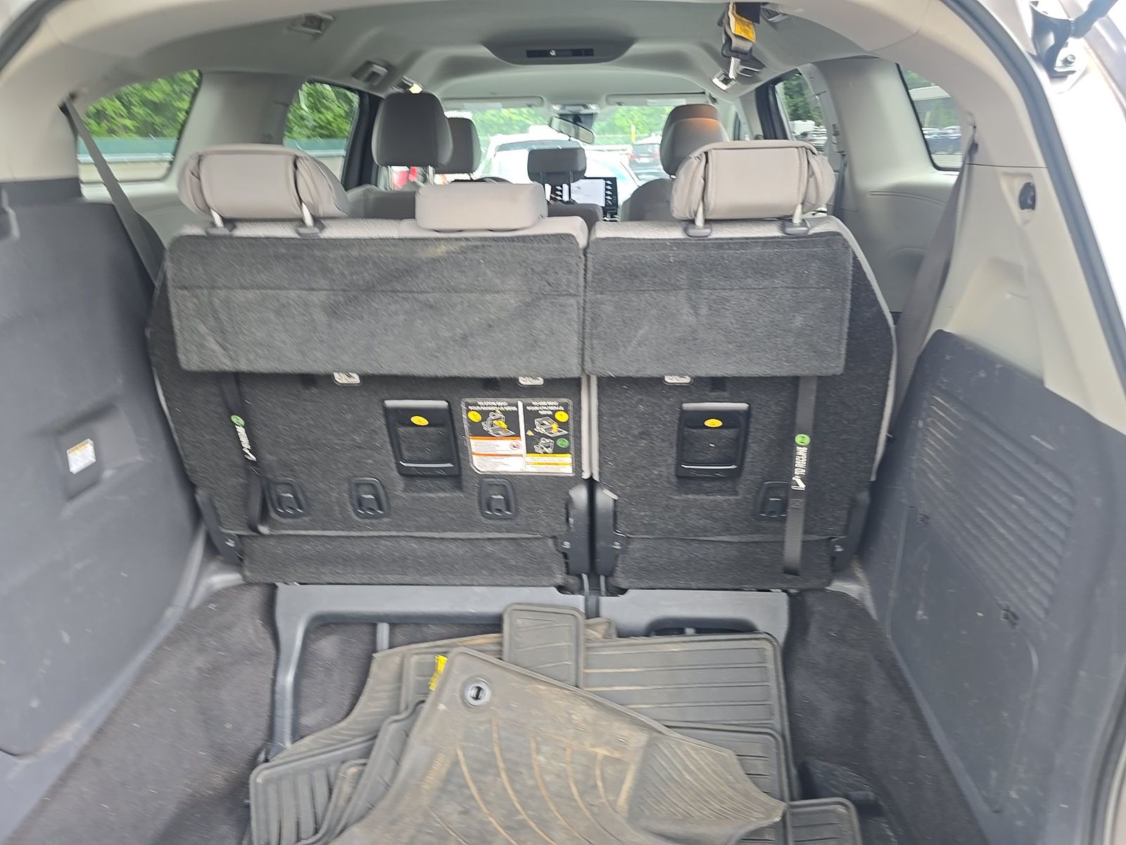 2021 Toyota Sienna LE photo 24