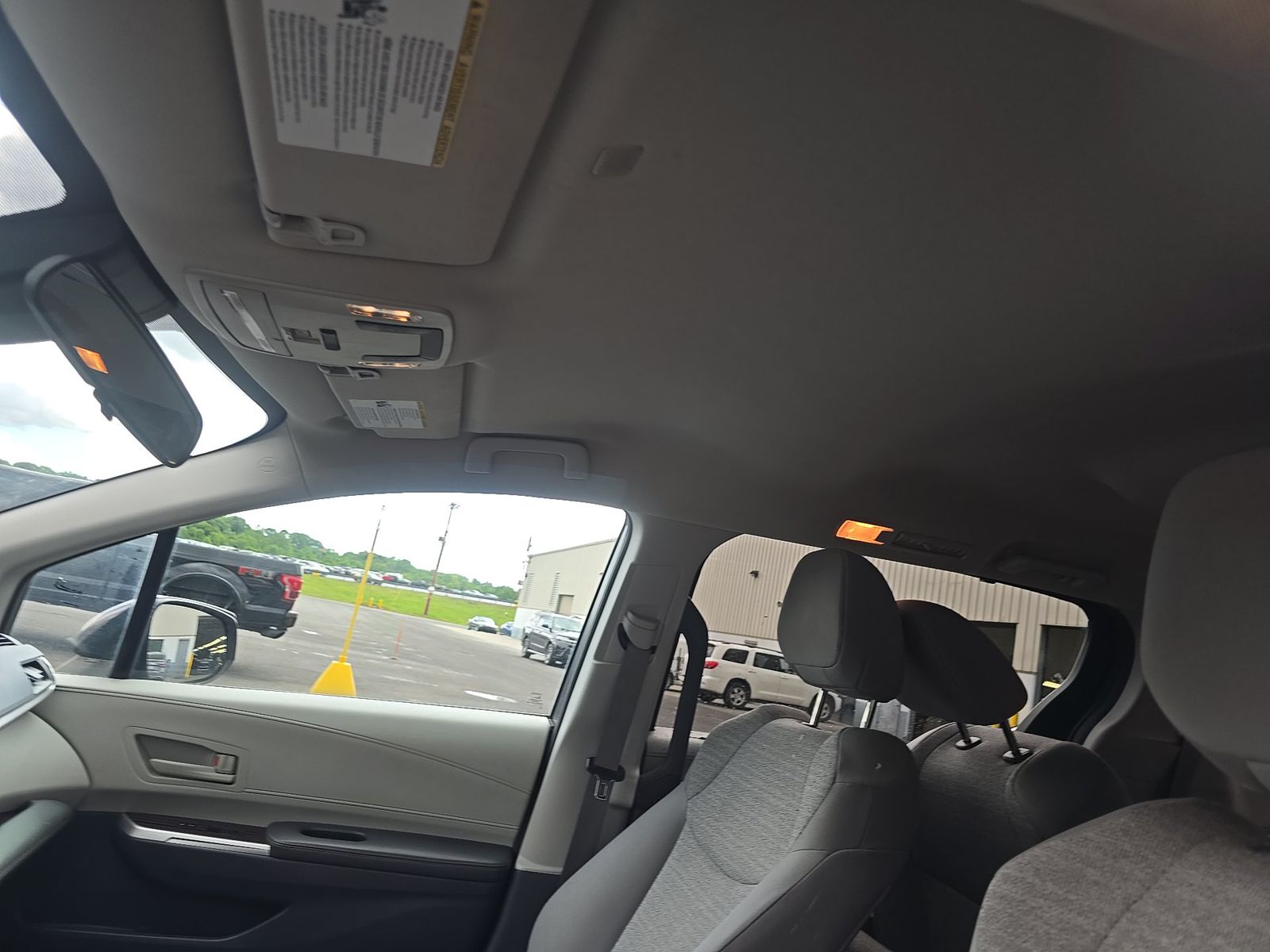 2021 Toyota Sienna LE photo 21