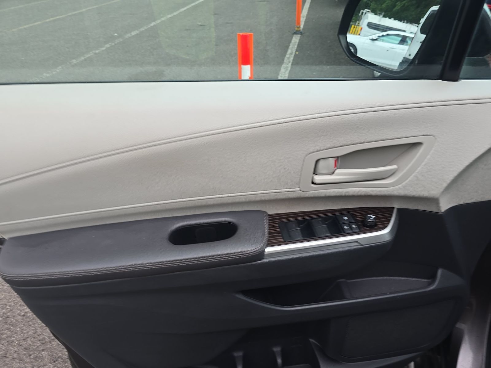 2021 Toyota Sienna LE photo 15