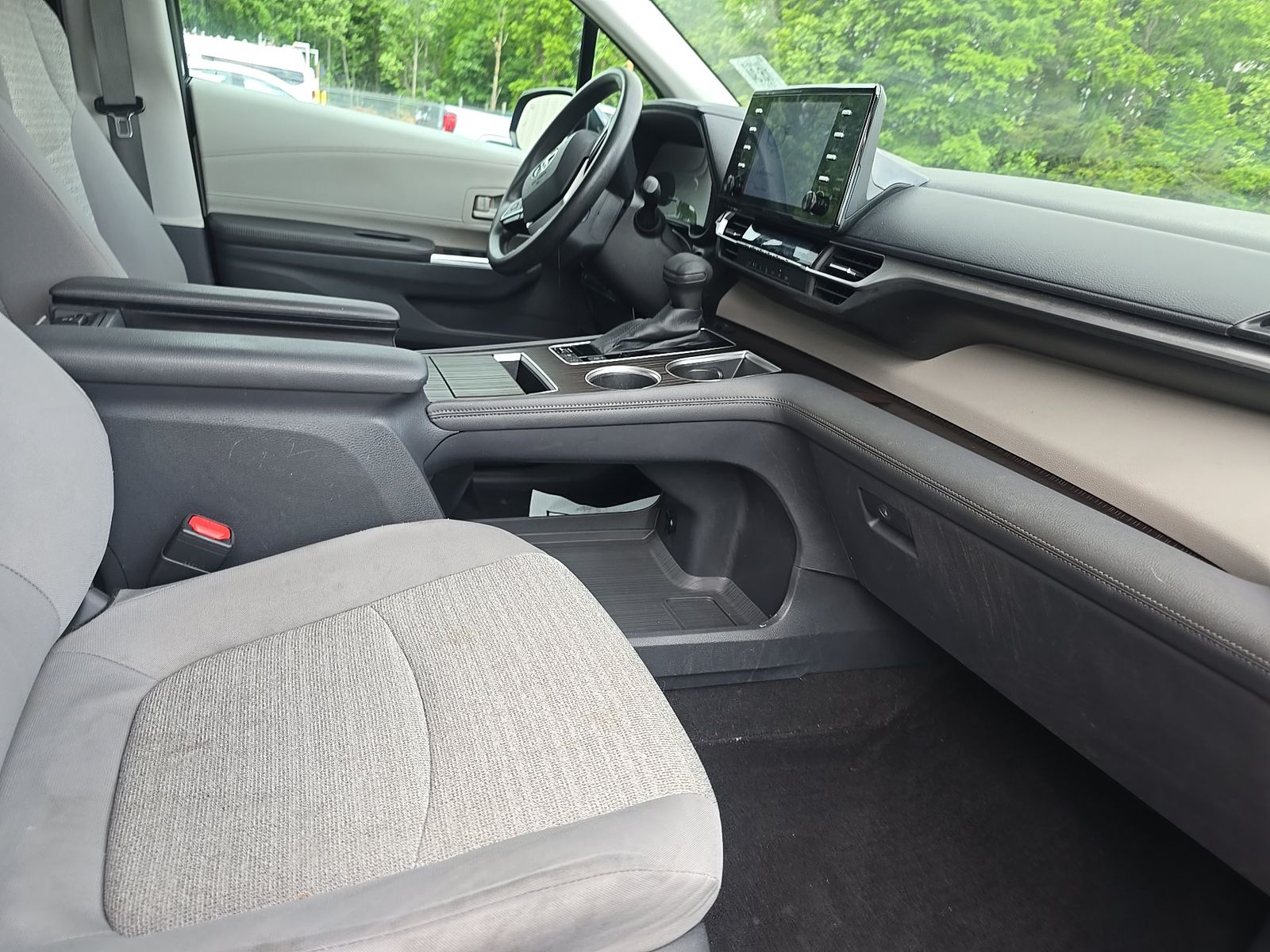 2021 Toyota Sienna LE photo 14