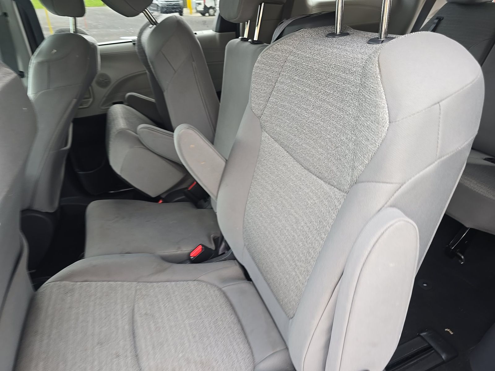 2021 Toyota Sienna LE photo 19