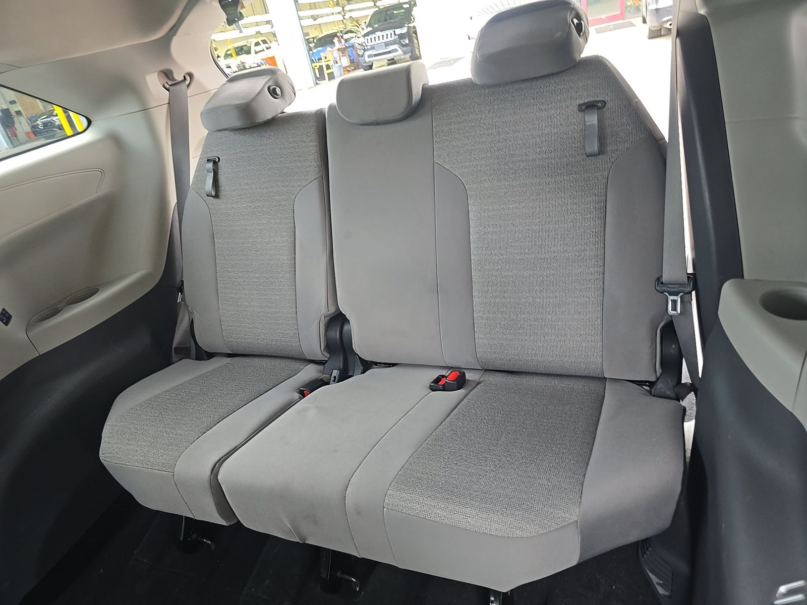 2021 Toyota Sienna LE photo 20