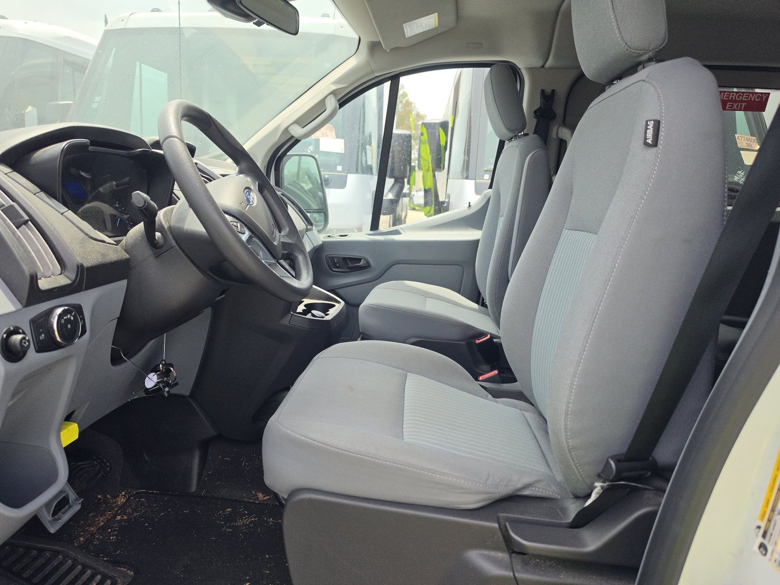 FORD TRANSIT 150 - 8