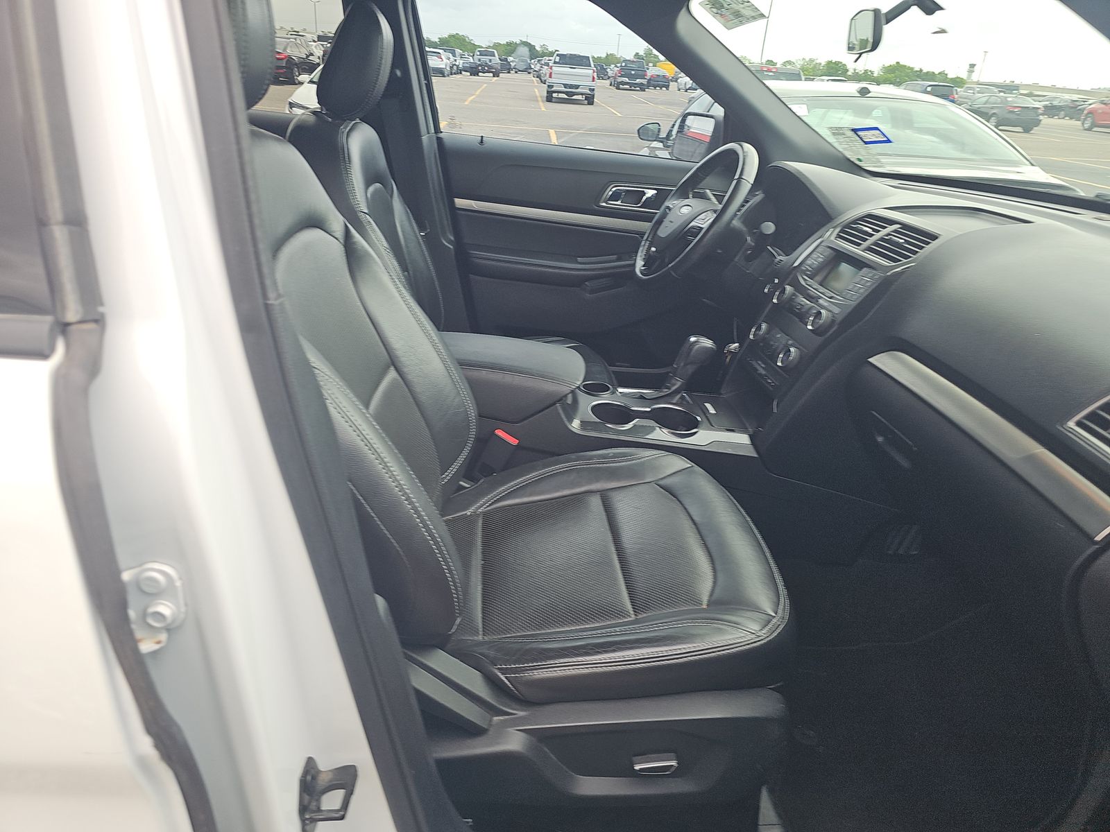 FORD EXPLORER - 9