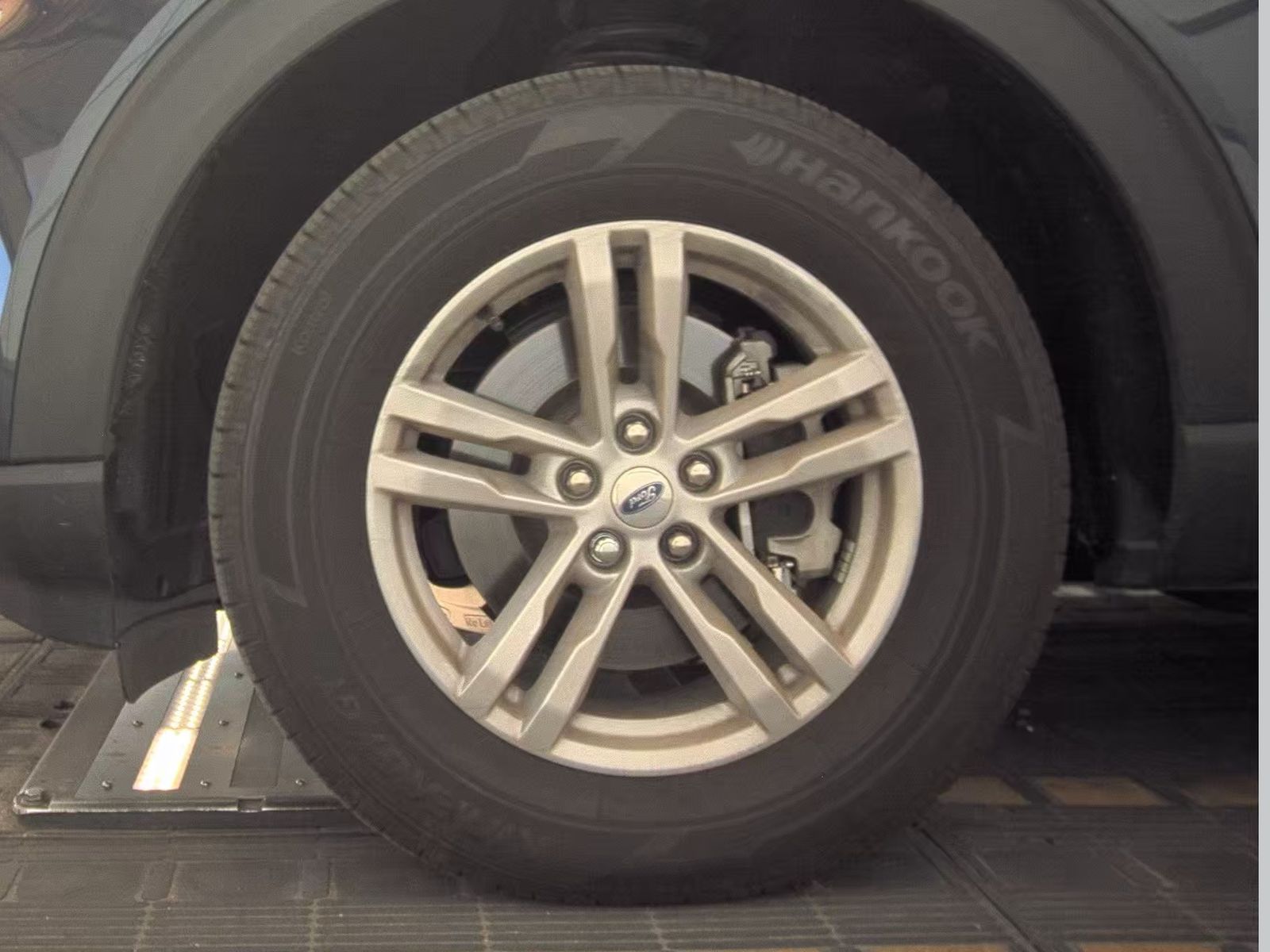 FORD EXPLORER - 10